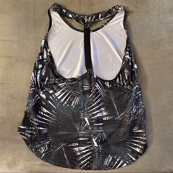 Old Navy Women’s Active Tank, L - Picture 3 of 4